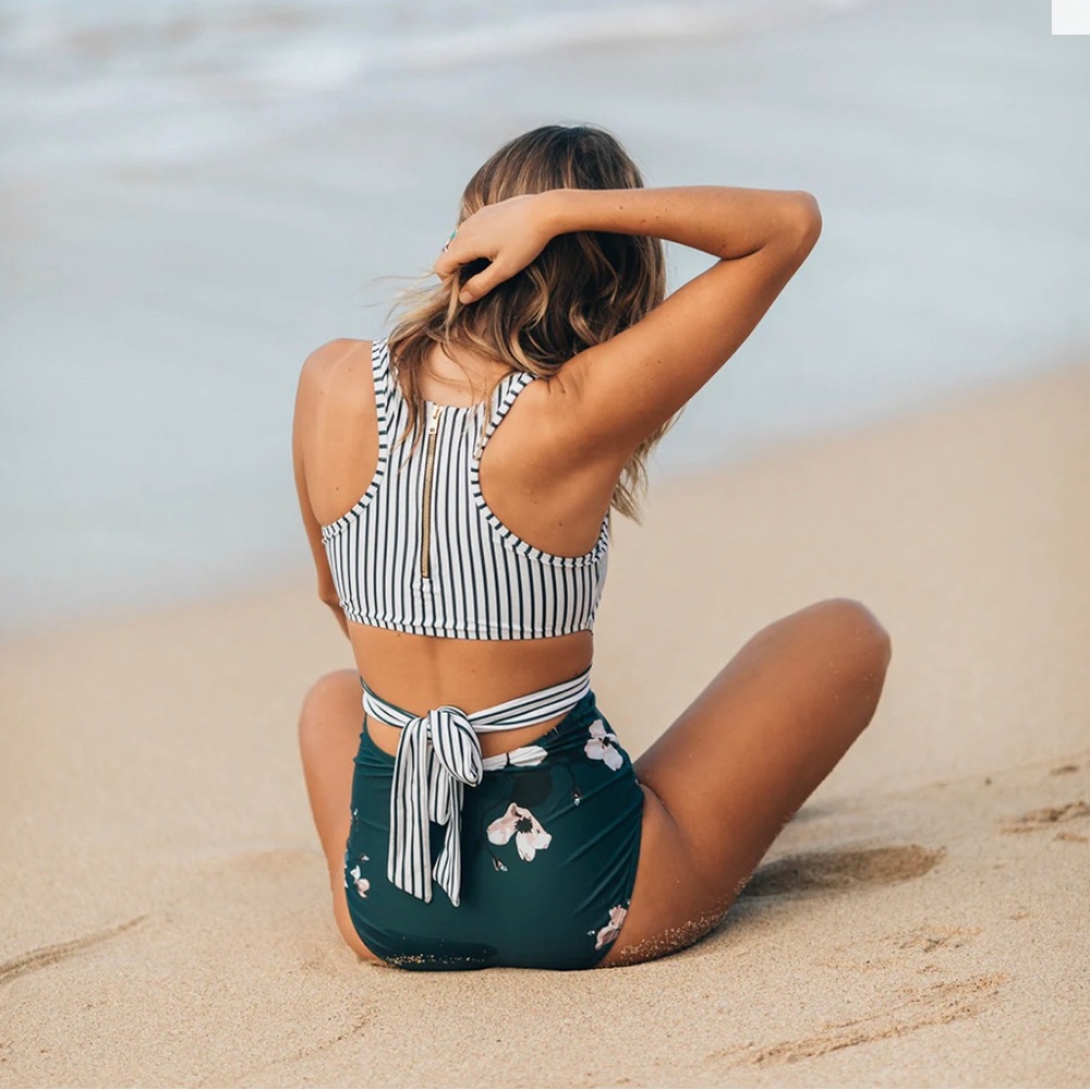 Albion Bon Voyage One Piece size medium